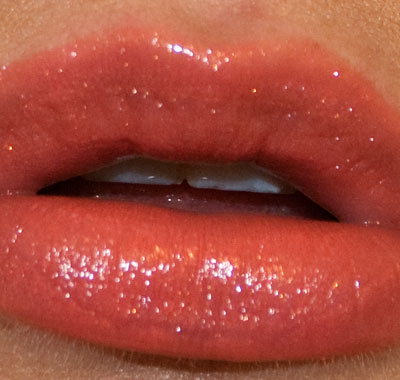 Dior Addict High Shine Lipstick: The shine up close
